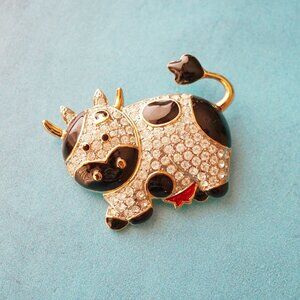 Vintage 1990s Crystal & Enamel Cow Brooch – Gold Plated Cartoon Figural Pin